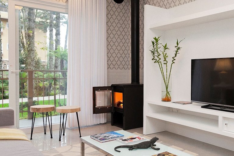 Aconchego na Serra com Lareira e Piscina aquecida 4min Centr