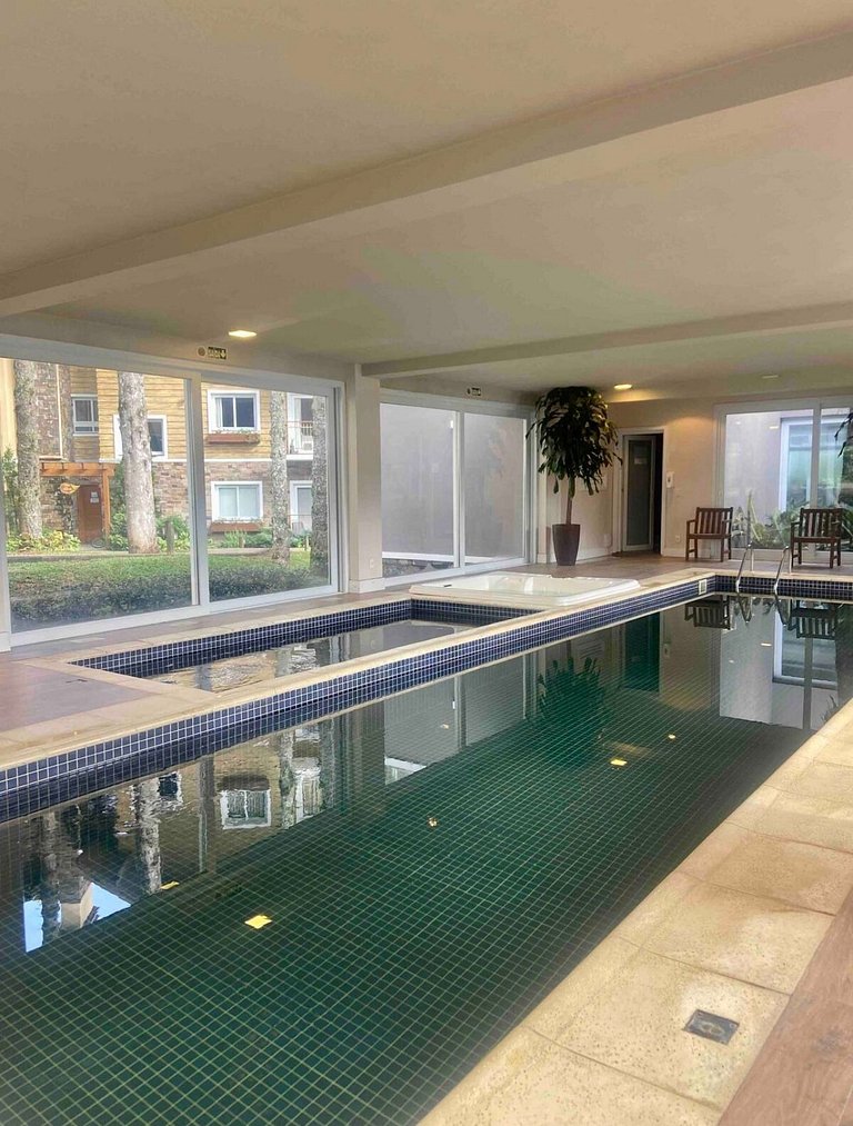 Apto Encantador com Lareira, piscina e jacuzzi