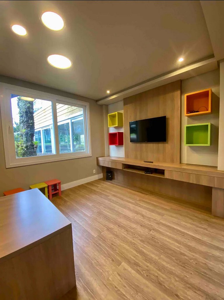 Apto Encantador com Lareira, piscina e jacuzzi