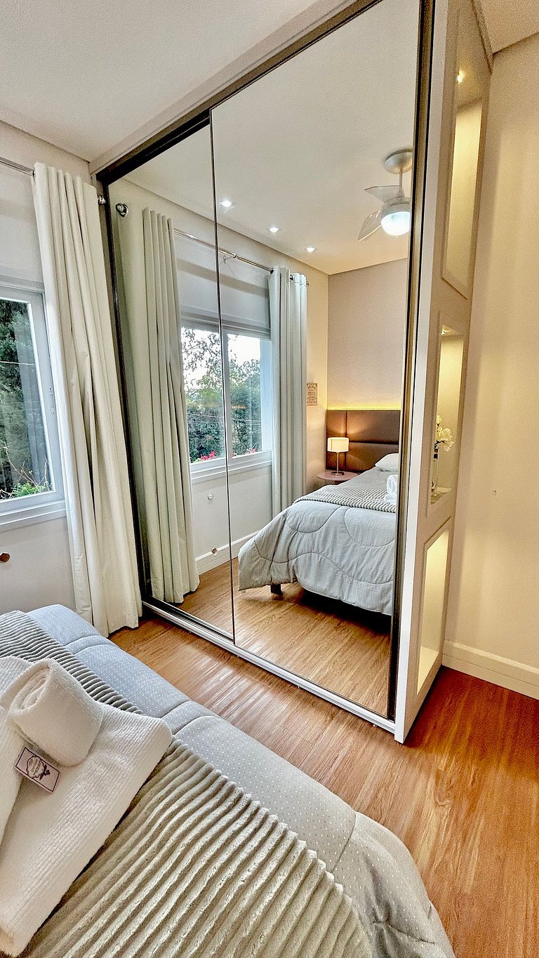 Lindo e aconchegante com lareira cond c/ piscina