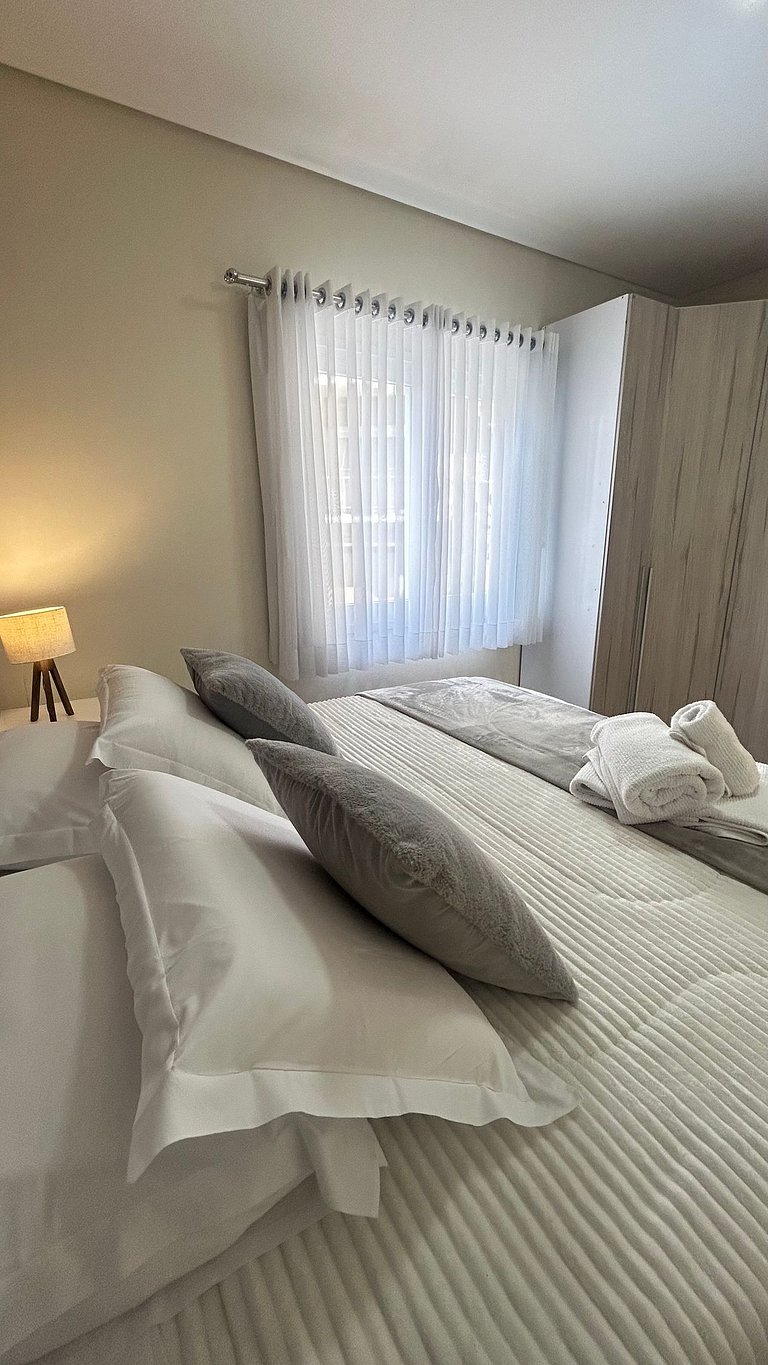 Belíssimo Apto com lareira e piscina aquecida!