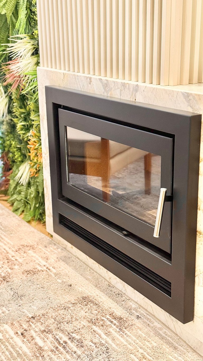 Refúgio Moderno com Lareira em Canela