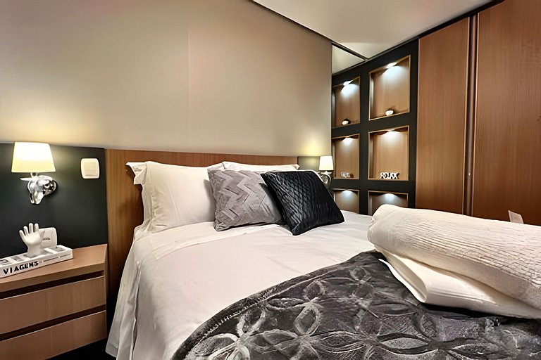 Lindo Apto em cond. com piscina aquecida e ofurô