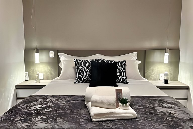 Lindo Apto em cond. com piscina aquecida e ofurô