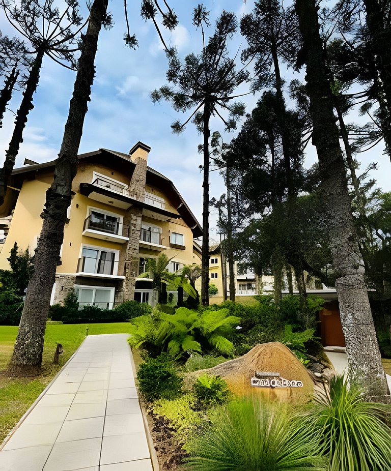 Lindo Apto em cond. com piscina aquecida e ofurô