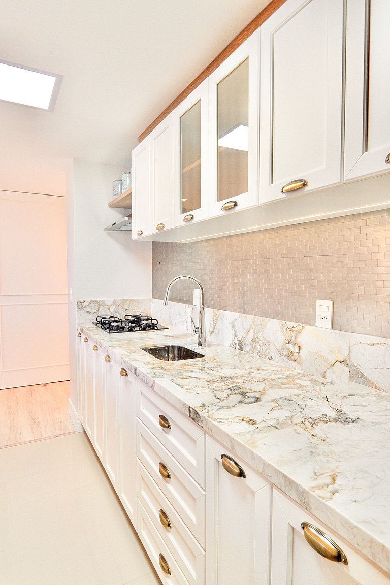 Alto Padrão com 3 suítes a 150m Rua Coberta