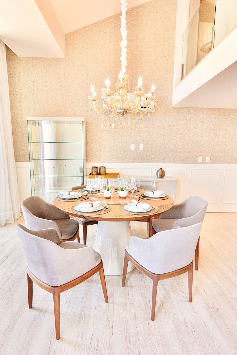 Alto Padrão com 3 suítes a 150m Rua Coberta