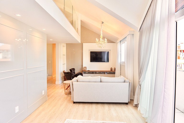 Alto Padrão com 3 suítes a 150m Rua Coberta