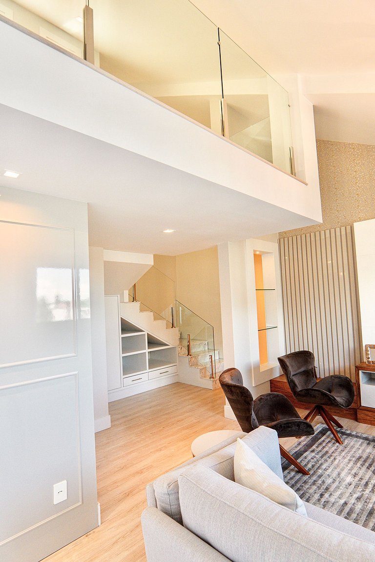 Alto Padrão com 3 suítes a 150m Rua Coberta