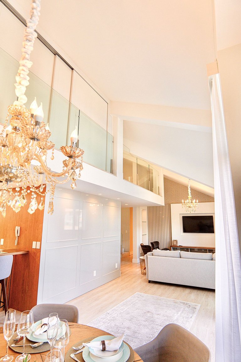 Alto Padrão com 3 suítes a 150m Rua Coberta