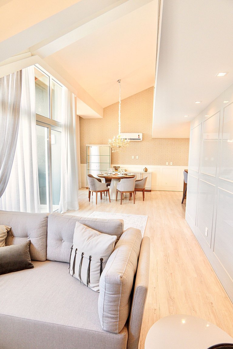 Alto Padrão com 3 suítes a 150m Rua Coberta