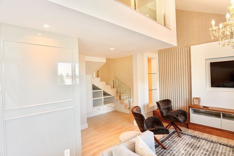 Alto Padrão com 3 suítes a 150m Rua Coberta