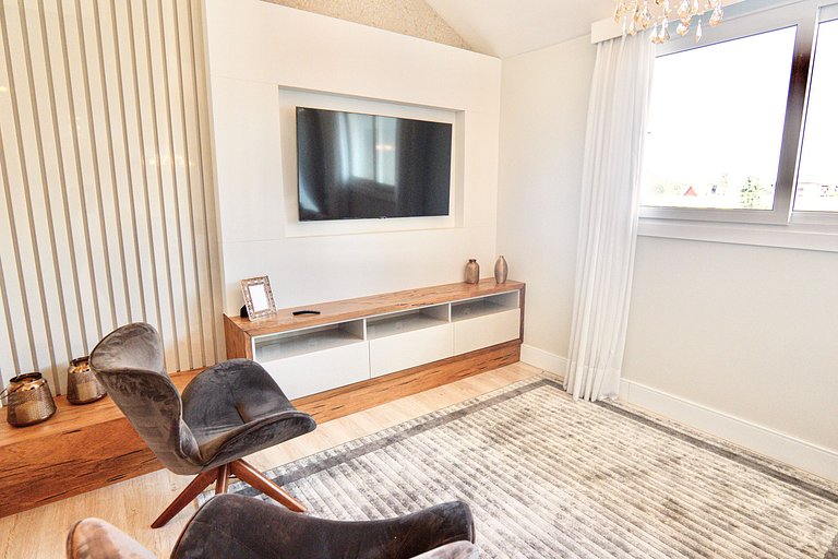 Alto Padrão com 3 suítes a 150m Rua Coberta