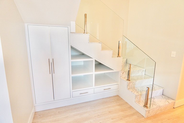 Alto Padrão com 3 suítes a 150m Rua Coberta