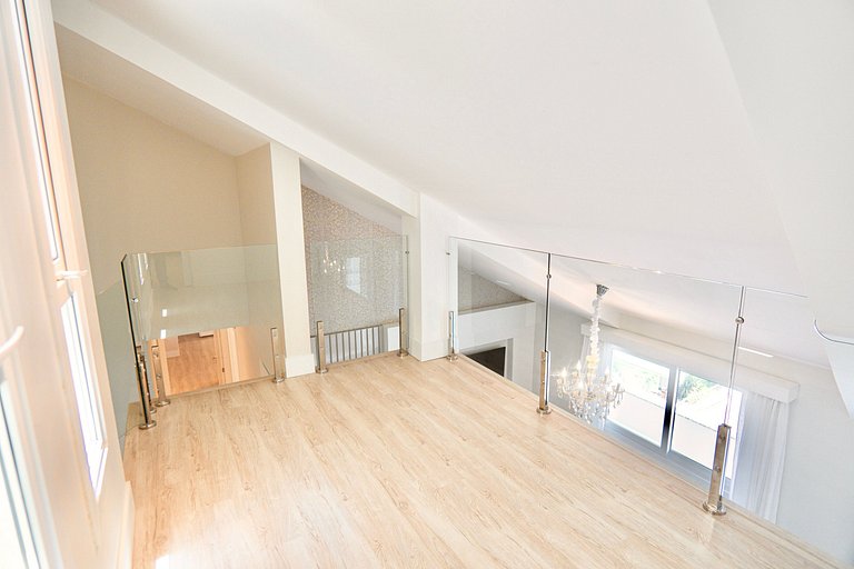 Alto Padrão com 3 suítes a 150m Rua Coberta