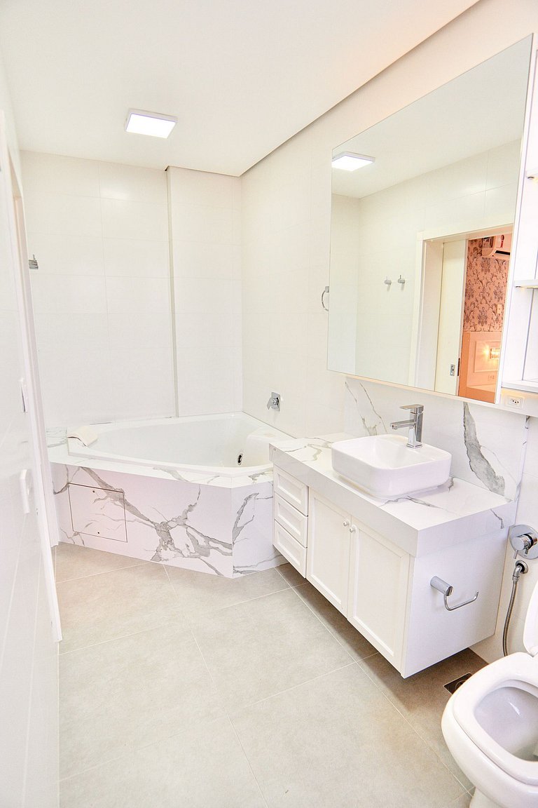 Alto Padrão com 3 suítes a 150m Rua Coberta