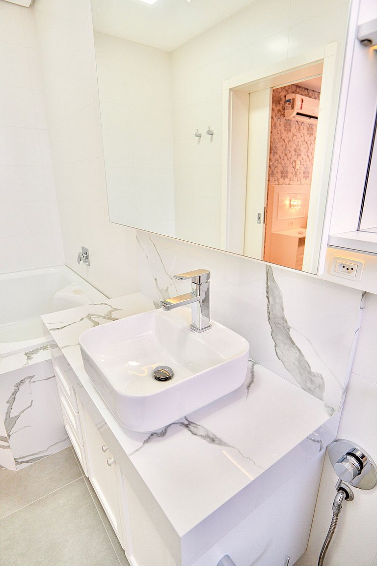 Alto Padrão com 3 suítes a 150m Rua Coberta