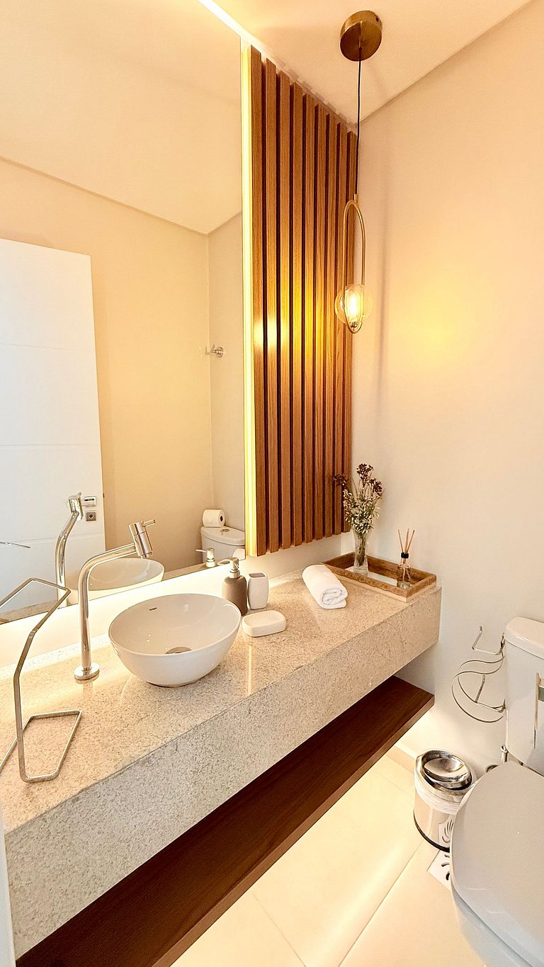 Charmoso e Completo c/ Lareira Próx a Rua Coberta