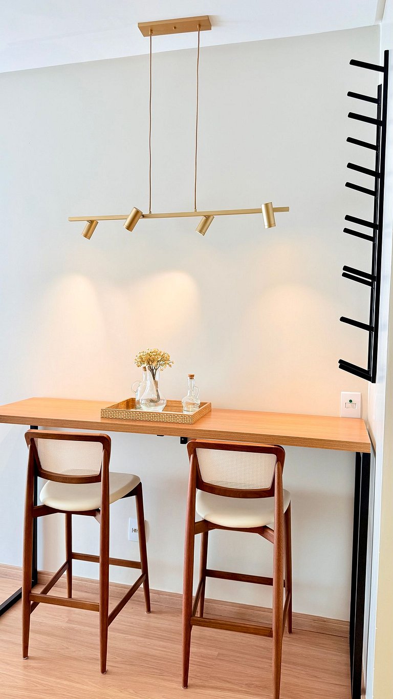 Charmoso e Completo c/ Lareira Próx a Rua Coberta