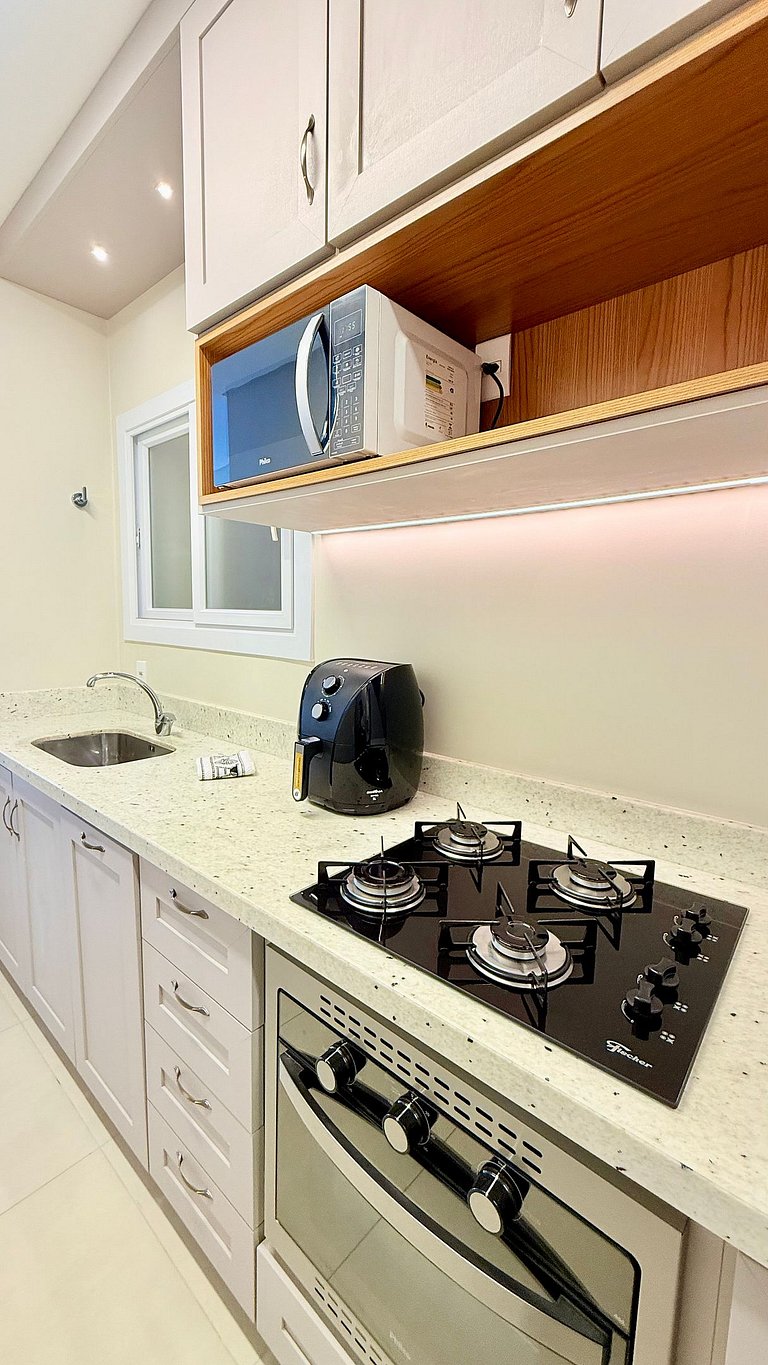 Charmoso e Completo c/ Lareira Próx a Rua Coberta