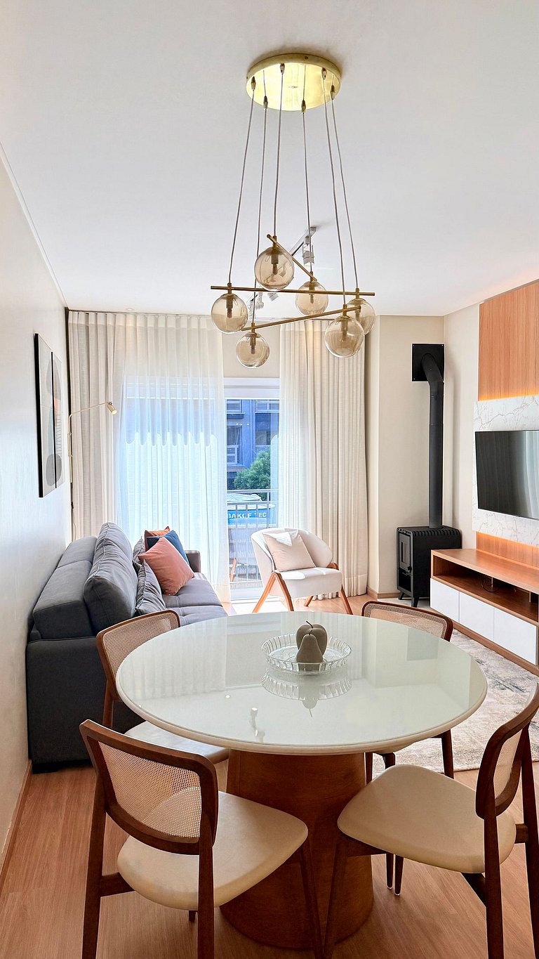 Charmoso e Completo c/ Lareira Próx a Rua Coberta