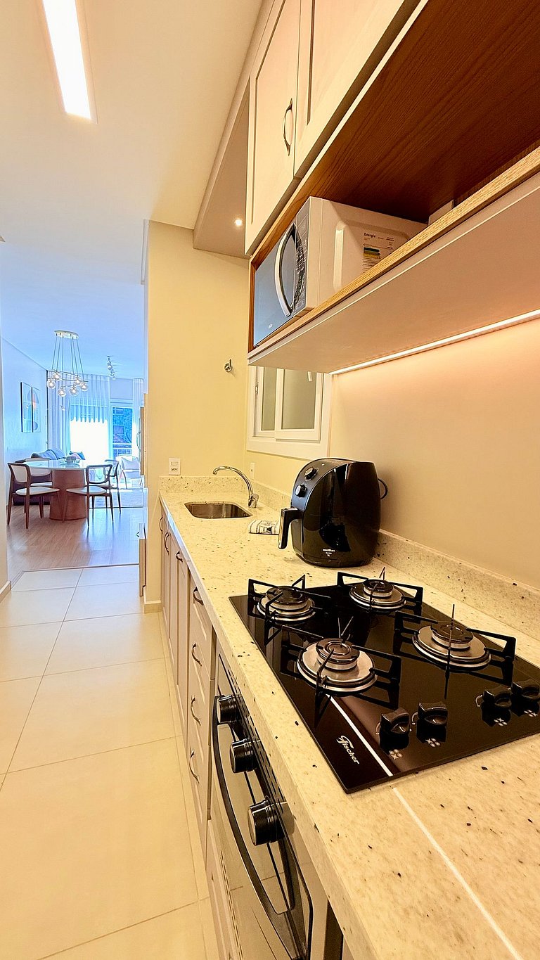 Charmoso e Completo c/ Lareira Próx a Rua Coberta