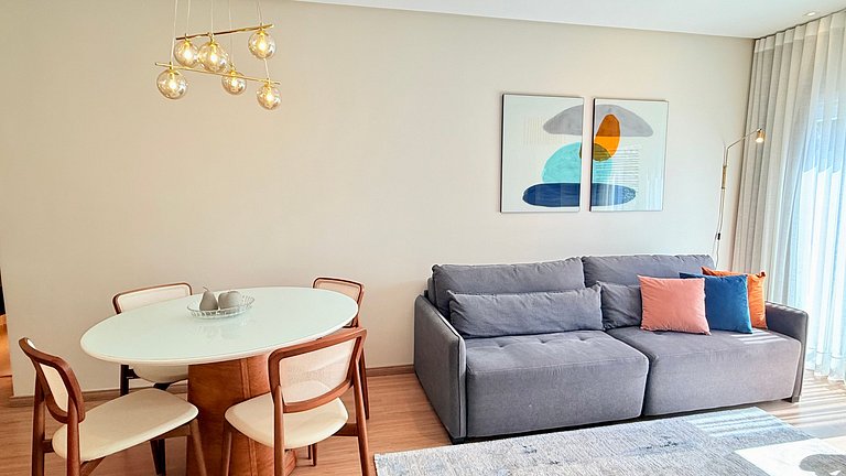 Charmoso e Completo c/ Lareira Próx a Rua Coberta