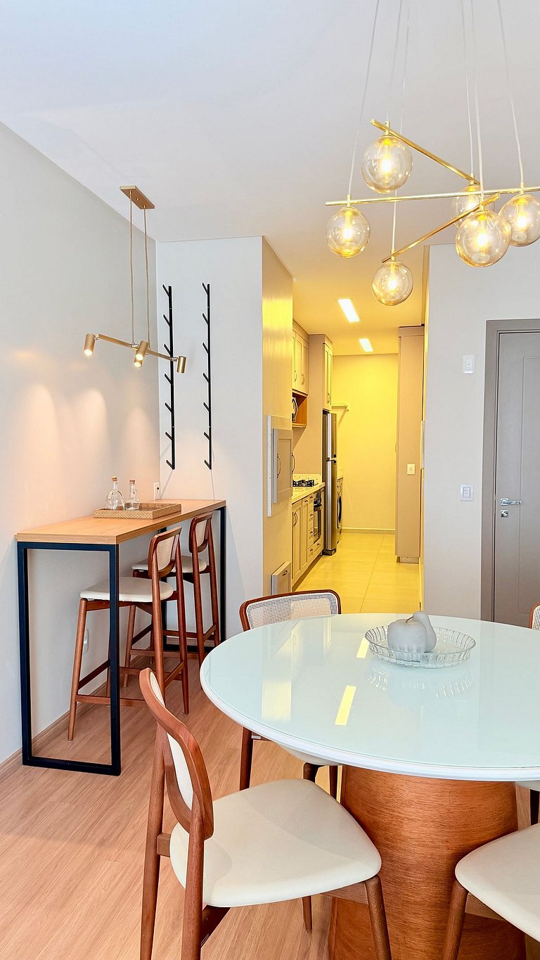 Charmoso e Completo c/ Lareira Próx a Rua Coberta