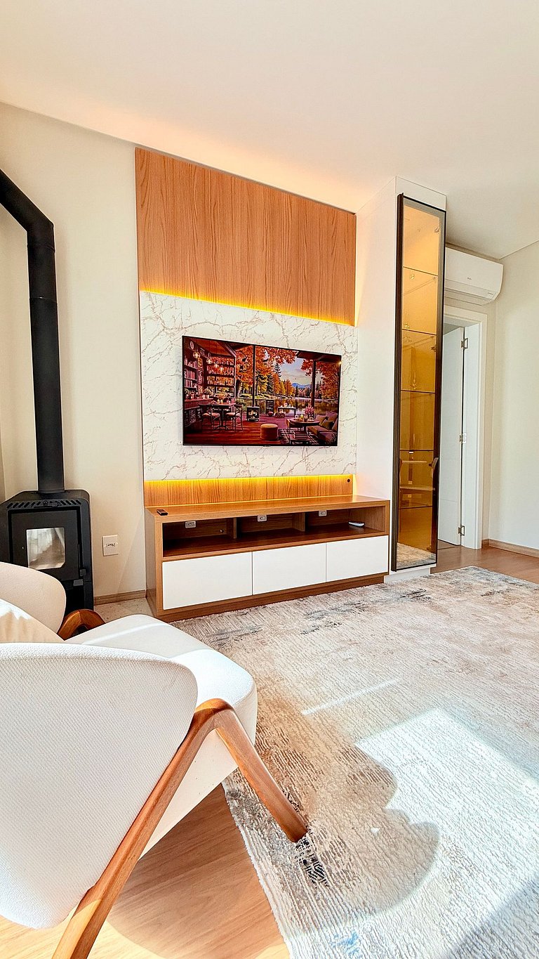 Charmoso e Completo c/ Lareira Próx a Rua Coberta