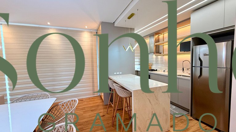 Alto Padrão em condomínio Clube com Piscina