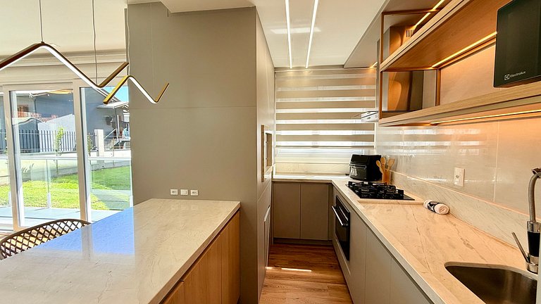 Alto Padrão em condomínio Clube com Piscina