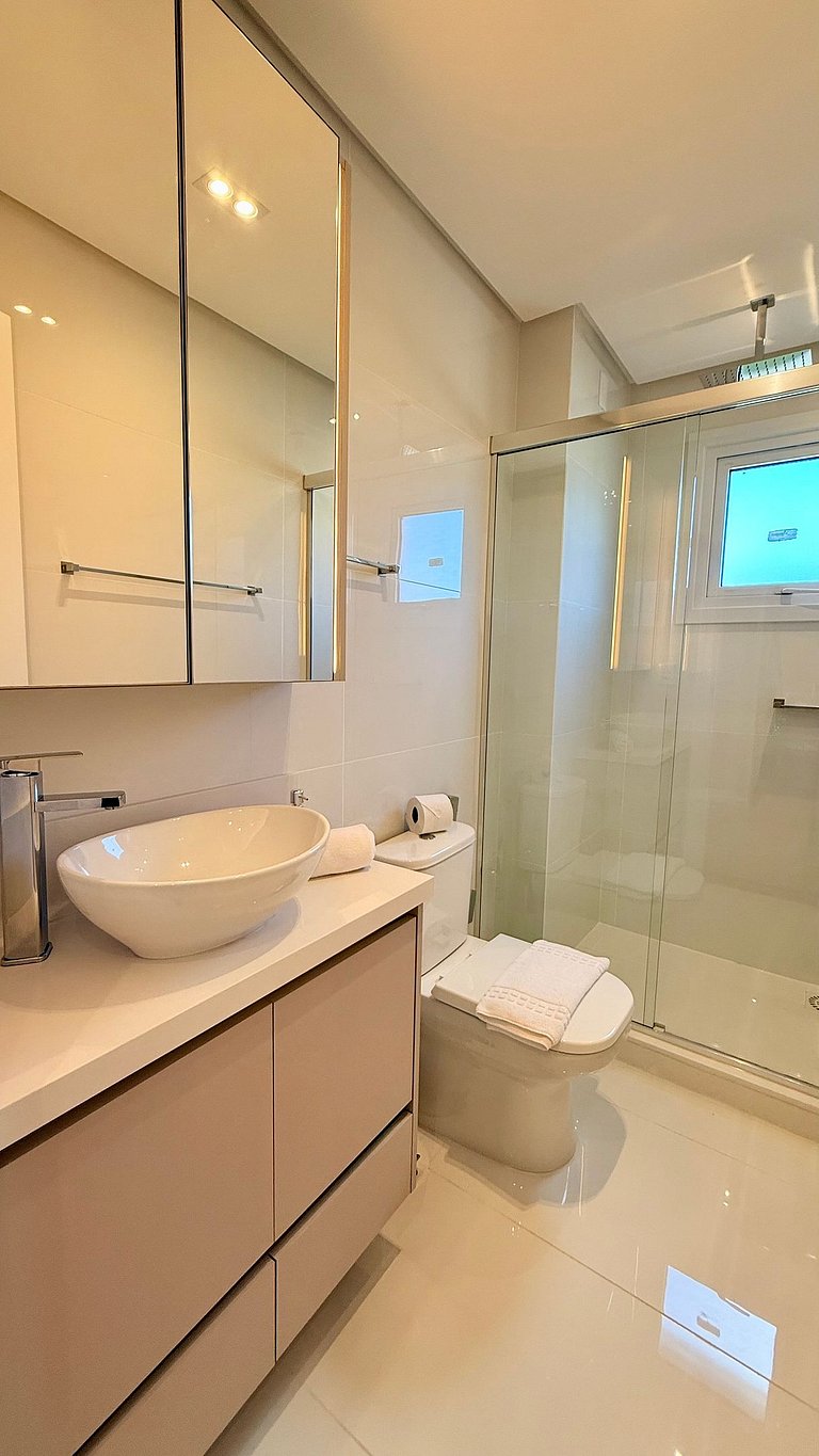 Alto Padrão em condomínio Clube com Piscina