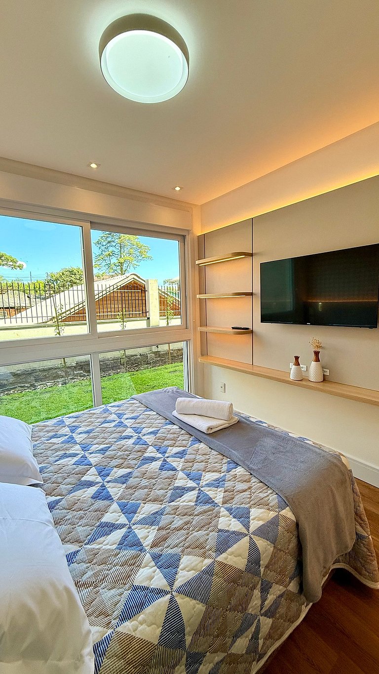 Alto Padrão em condomínio Clube com Piscina