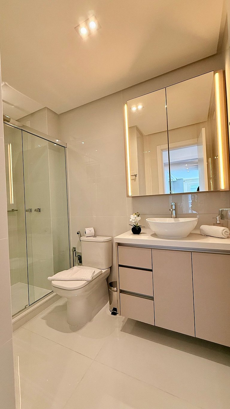 Alto Padrão em condomínio Clube com Piscina