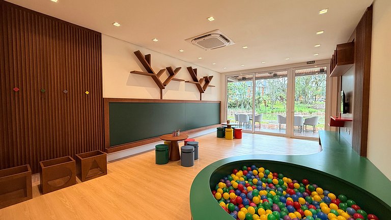 Alto Padrão em condomínio Clube com Piscina