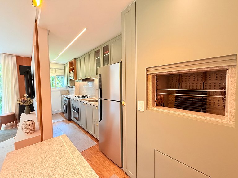 Natureza & Piscina | Apê Novo em Condomínio Clube