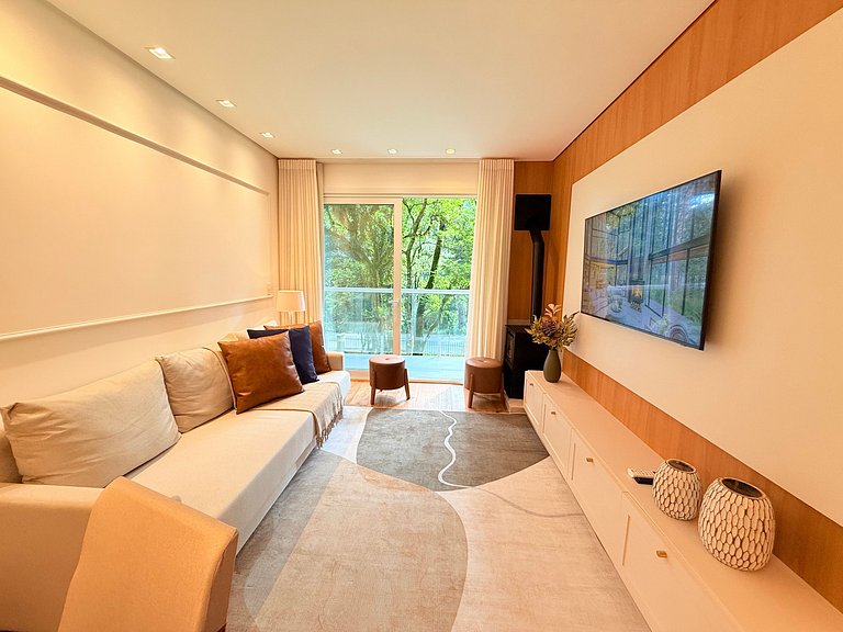 Natureza & Piscina | Apê Novo em Condomínio Clube