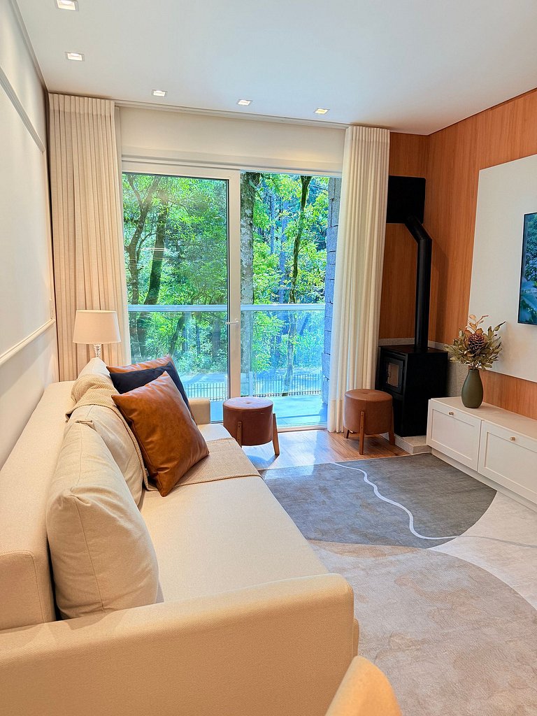 Natureza & Piscina | Apê Novo em Condomínio Clube