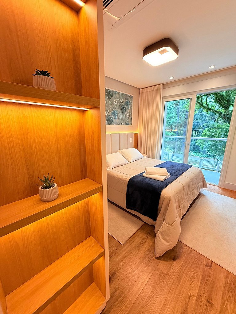 Natureza & Piscina | Apê Novo em Condomínio Clube