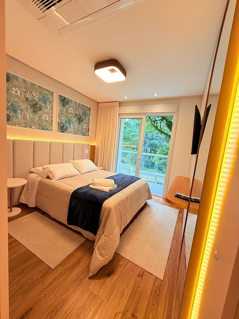 Natureza & Piscina | Apê Novo em Condomínio Clube