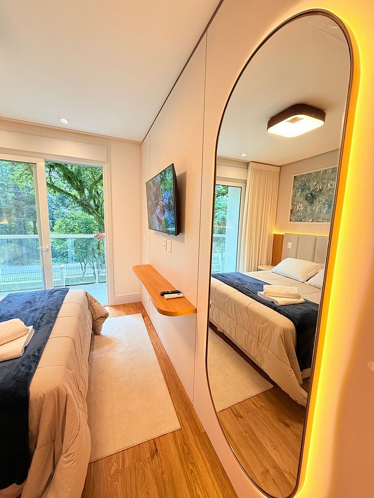 Natureza & Piscina | Apê Novo em Condomínio Clube