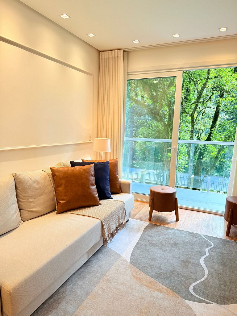 Natureza & Piscina | Apê Novo em Condomínio Clube