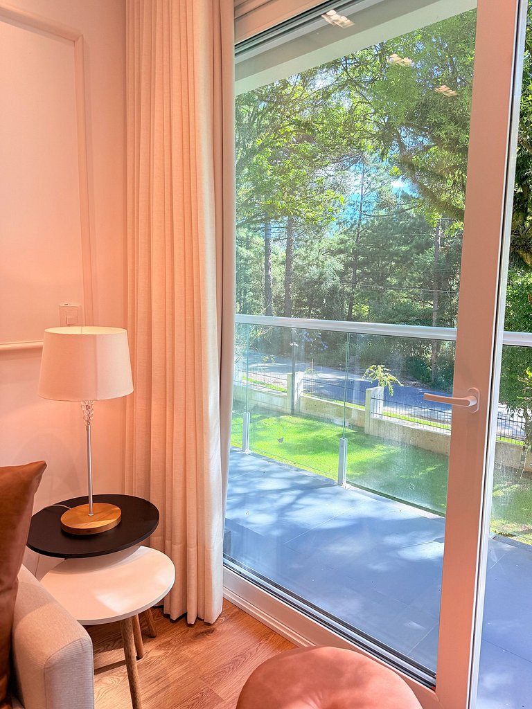 Natureza & Piscina | Apê Novo em Condomínio Clube