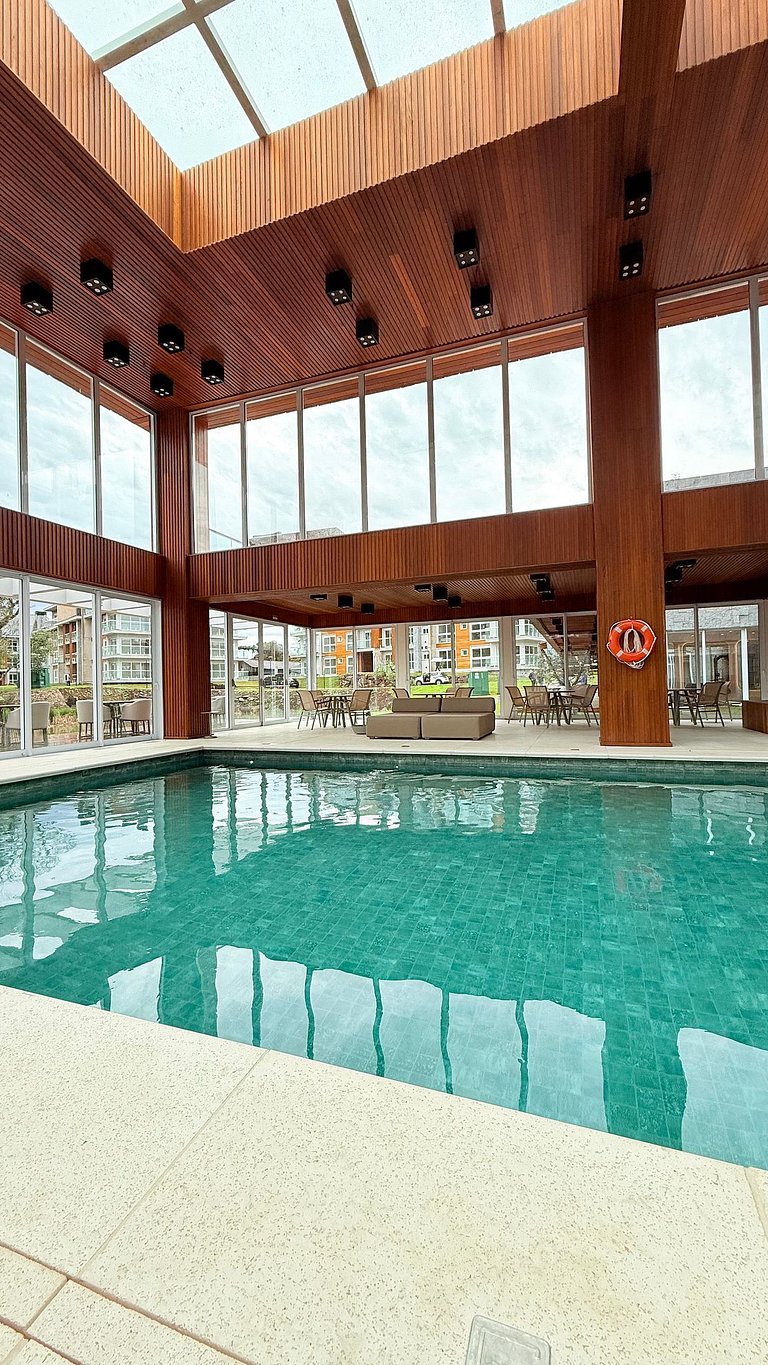 Natureza & Piscina | Apê Novo em Condomínio Clube