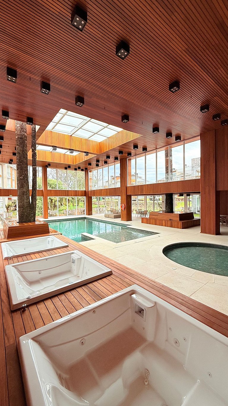 Natureza & Piscina | Apê Novo em Condomínio Clube