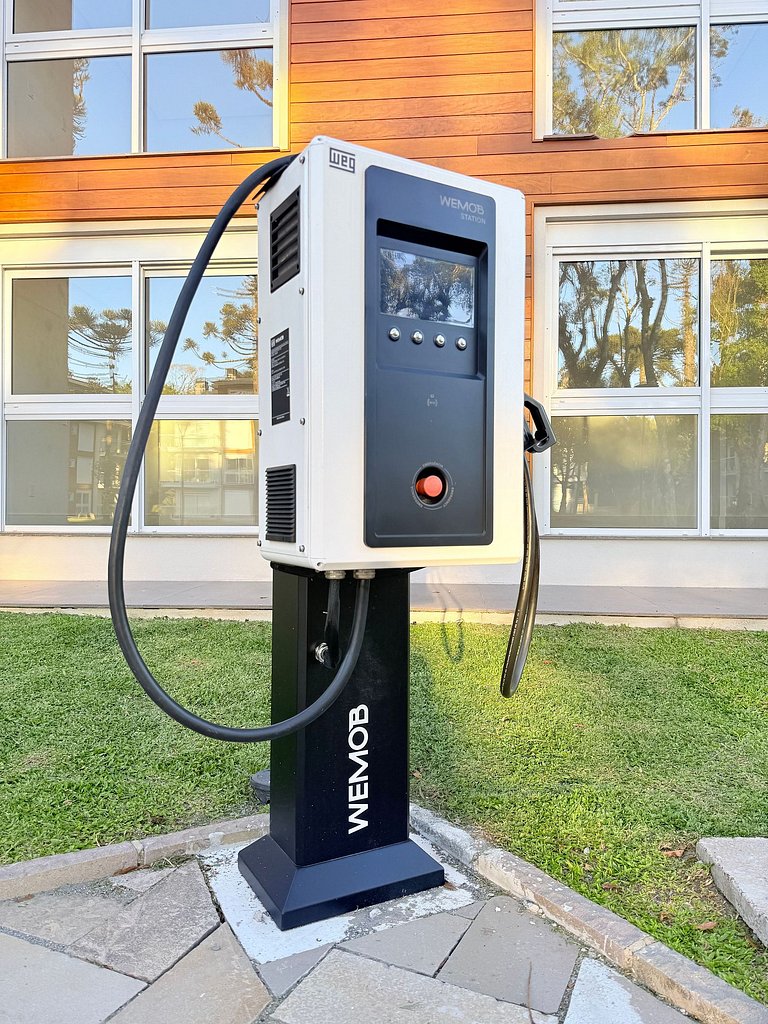 Natureza & Piscina | Apê Novo em Condomínio Clube