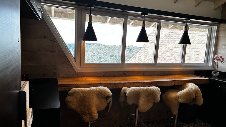 Luxo 3 Suítes | Vista Vale do Quilombo |R. Coberta