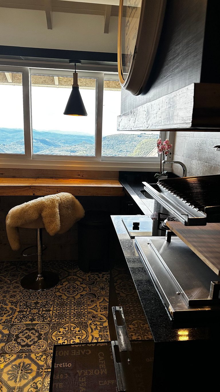 Luxo 3 Suítes | Vista Vale do Quilombo |R. Coberta