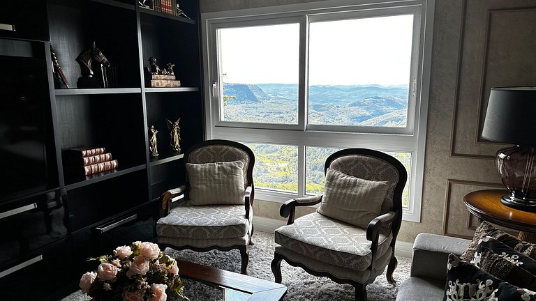 Luxo 3 Suítes | Vista Vale do Quilombo |R. Coberta