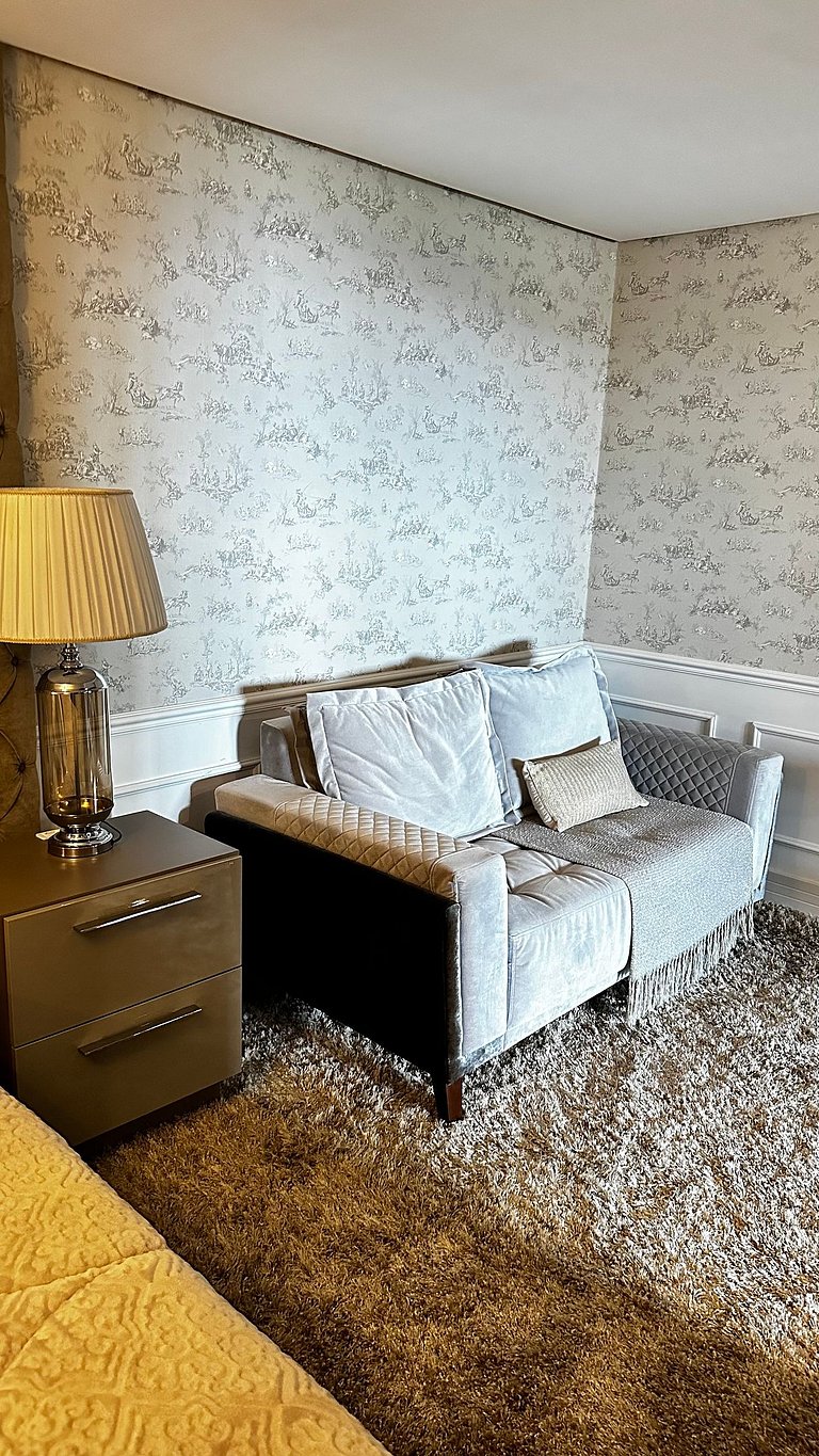 Luxo 3 Suítes | Vista Vale do Quilombo |R. Coberta